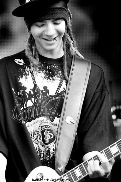 tokio hotel roma zambetu' pervers fatza mea sterge zambetu' tampit epe fatza