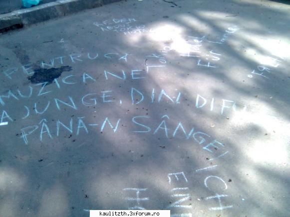 pentru ca muzica ne-ajunge din difurzoare pana-n sange cel mai nebunesc lucru pe care lai facut!dar
