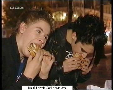 funny tokio hotel gustav:ba foame mananca vine tom acusi.....