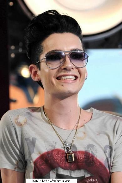 Bill has Septum and Ear Piercings! - Ne-a obisnuit cu idei noi.. Vine cu noua - → Ştiri