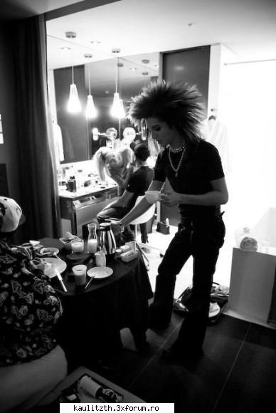Bill`s girlfriend(articol) - fu....da ce bn eu credam k e noua..k e de - → Bill Kaulitz