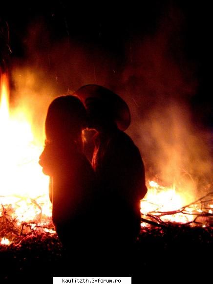 I hate that i love u so - A intredeschis ochii.parea nedumerit.no l'am - → Arhivă Fan Fiction