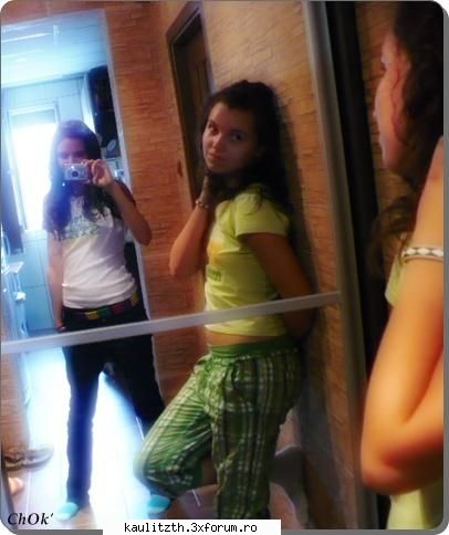 Iru ;;] - Mersi :"> cu o prietena eu sunt aia cu mainile in - → Poze cu noi