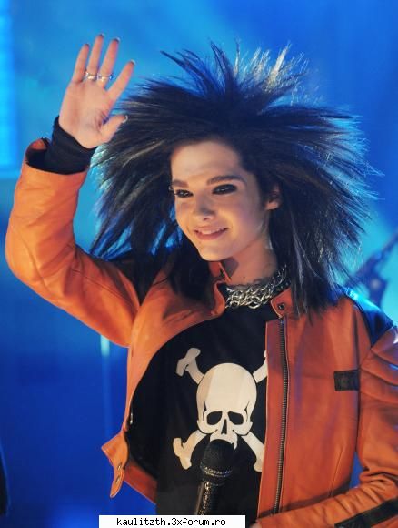 TH at MTV trl SUA - his orange jacket!!! - → Ştiri