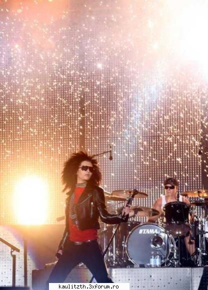 si-a tras baiatu' fi fost vanat pe la ochi? :rotfl:  :rotfl:  :rotfl: tokio hotel in roma
