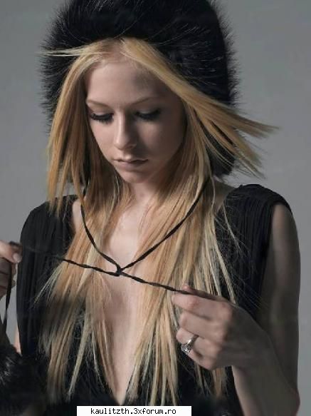 avril lavigne - ce tare e imbracata vreau ji eu de aia!!! - → Rock