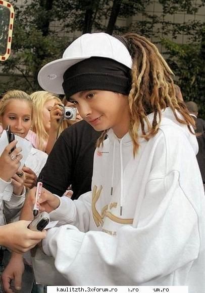 best photo with Tom - this is very cute ...and...HOT - → Tom Kaulitz