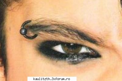 bill si-a schimbat pierceu' - pos uitatzi km era in 2005 - → Bill Kaulitz