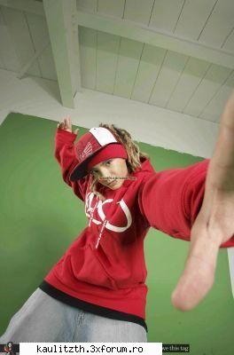 ce ne place la tom?? - aicea zicetzi voi..nu ma pricep - → Tom Kaulitz