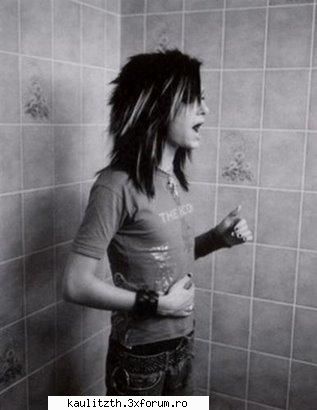 cine este in aceeas - nema fecioara........... is varsator......... =( - → Bill Kaulitz