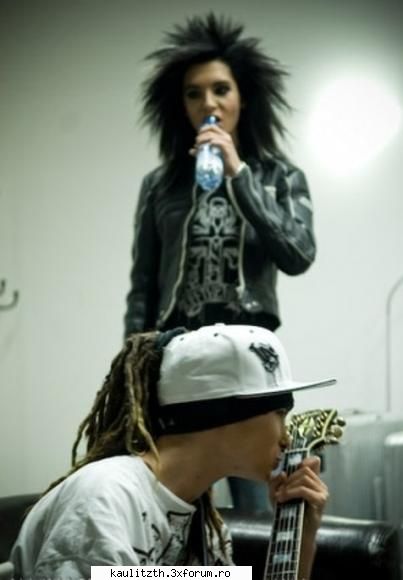 divergentze..bill&tom - fiecare cu gajik lui asa k u bill ramai cu apa k - → Kaulitz Twins