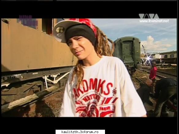 funny/sweet/cute moments with Tom - ce te uitzi asa la mn? - → Tom Kaulitz