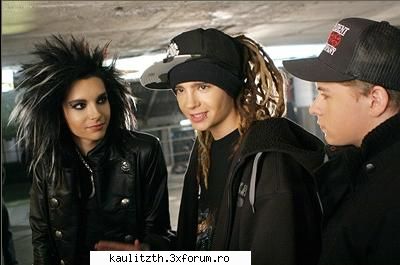 funny tokio hotel - bill vorbeste asta despre alea 25 de fete???? ;) - → Tokio Hotel
