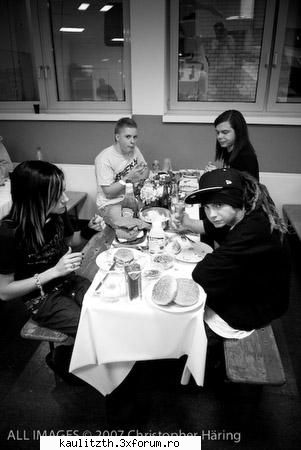 funny tokio hotel - t te uitzi?n-ai mancare aks? - → Tokio Hotel
