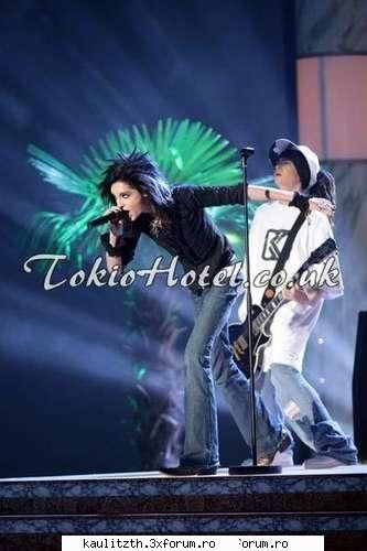 funny tokio hotel - Bill:"Haide////toata loomea canta q mine...!!!" - → Tokio Hotel