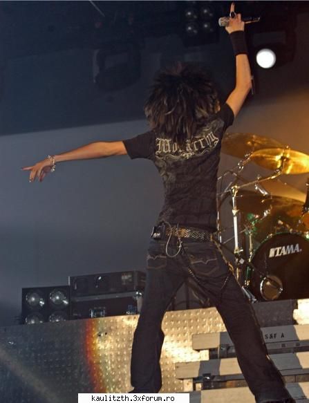 funny tokio hotel - look at my sexy ass!!! - → Tokio Hotel