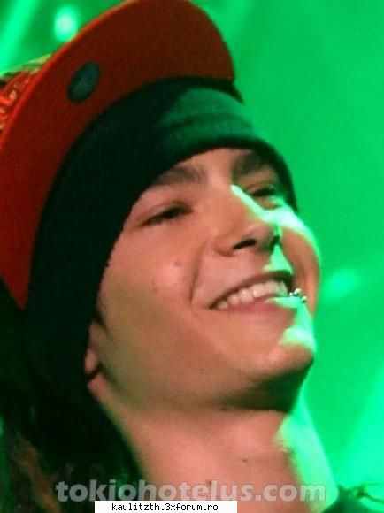 funny tokio hotel - b ...ajutor......salveaza-ma!....o sa ma muste - → Tokio Hotel