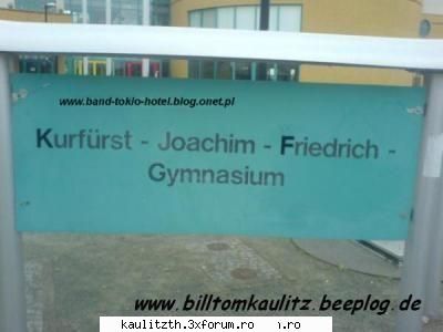 gemenii si-au ars manualele... - <|LOVE_IS_ALL_I_NEED|> - → Kaulitz Twins