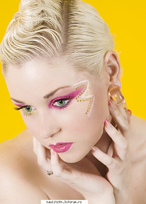 make'up - <|LOVE_IS_ALL_I_NEED|> - → Zona fetelor