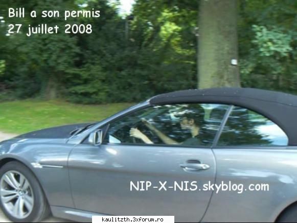 masina lui bill - nuj dak ii adevarat....mio aratat o fata pe - → Bill Kaulitz