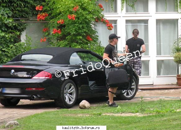 masina lui bill - bill ii transporta pe totzi cu masina - → Bill Kaulitz