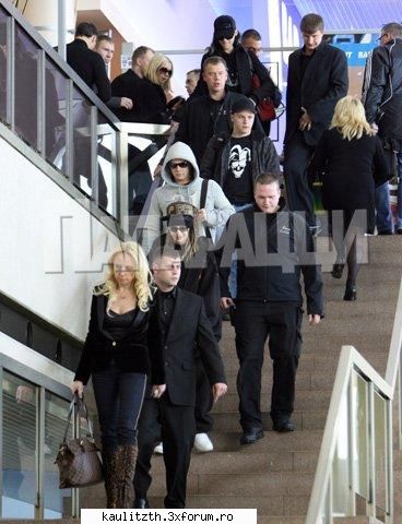 iar e fufa aia blonda cu ei :rolleyes: picks with tokio hotel