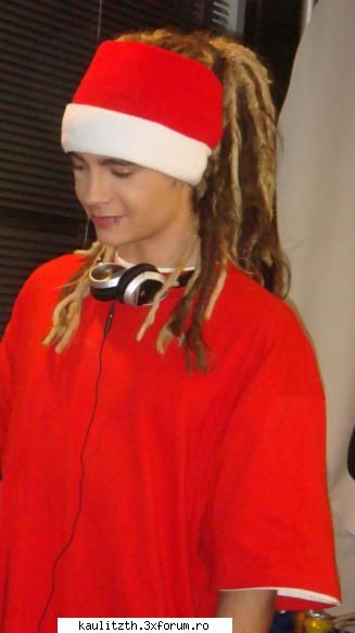 picks wiTH tom - santa vn mai devreme anu' asta - → Poze