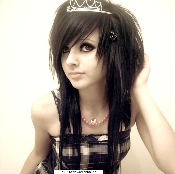 picks with emo girlz - roxy - → Emo