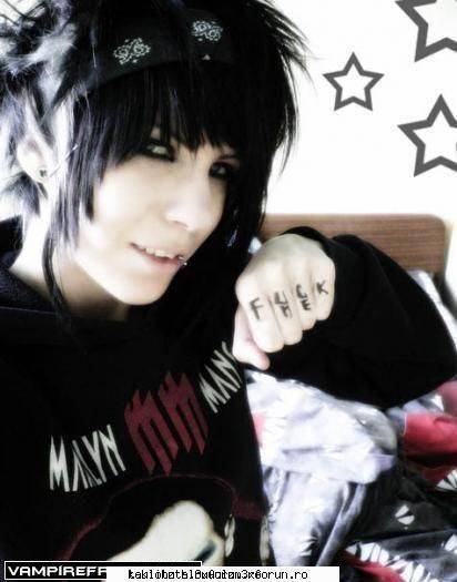 pics with emo BOYS - ay....p mn ma cam enerveaza in general cuv - → Emo