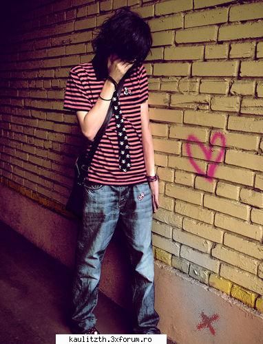 pics with emo BOYS - e plangacios baiatu':( - → Emo
