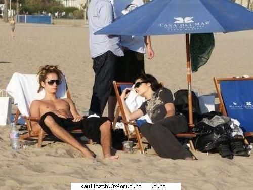 plaja din LA - ce pachetzele are tomitza... si ce par pe picioare - → Tom Kaulitz