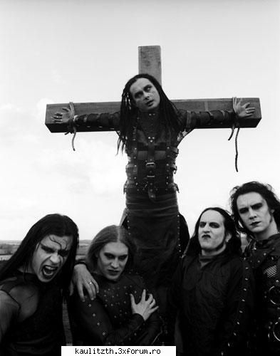 cand e vorba de rock....si eu trebuie sa fiu prin zona :rotfl:  :nono:  cradle of filt una din