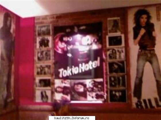 the first tokio hotel bar - posterele-s in marimi aproape reale - → Ştiri