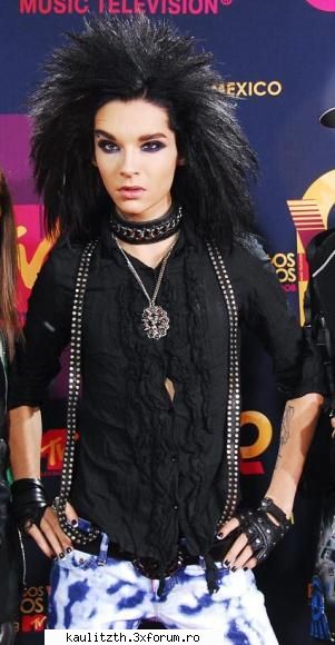 tinuta saptamanii - ia stai sa vedeti aici...eo nu ma mai opream din - → Bill Kaulitz