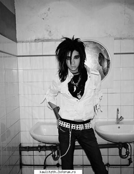 tinuta saptamanii - da asta??? :-> :-> :-> ............ :D :D :D :D - → Bill Kaulitz