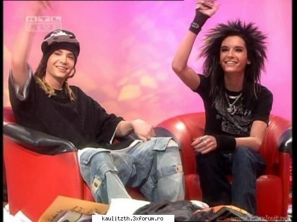 totul impreuna.. - saluta impreuna - → Kaulitz Twins