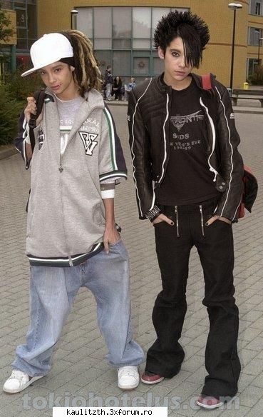 totul impreuna.. - merg la scoala..impreuna - → Kaulitz Twins